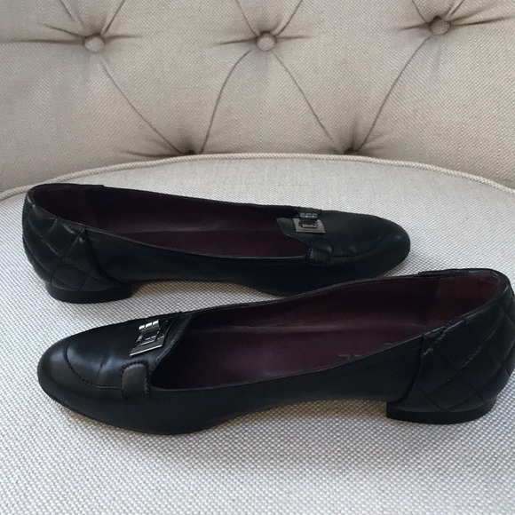 CHANEL Quilted Turn Lock Leather Flats. Make me an offer. Thank you - Picture 5 of 16